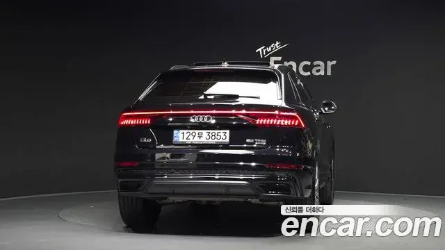 Audi Q7 2021 — Фото 4/20