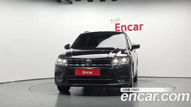 Volkswagen Tiguan 2018 — Şəkil 11/20