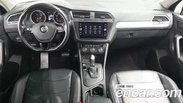 Volkswagen Tiguan 2018 — Şəkil 13/20