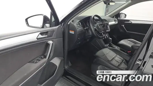 Volkswagen Tiguan 2018 — Şəkil 18/20