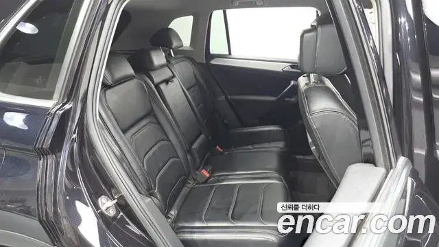 Volkswagen Tiguan 2018 — Şəkil 7/20