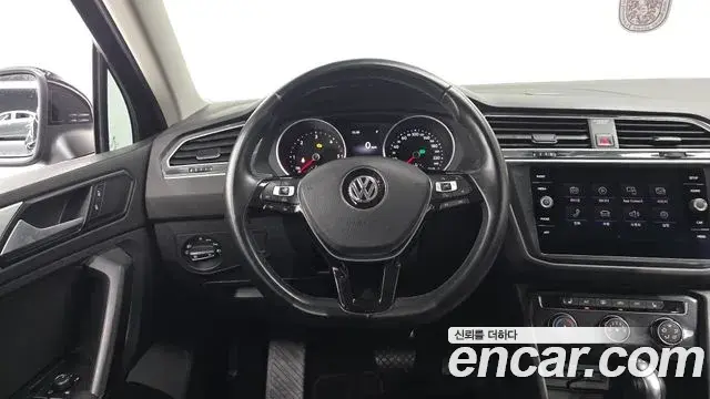 Volkswagen Tiguan 2018 — Şəkil 9/20