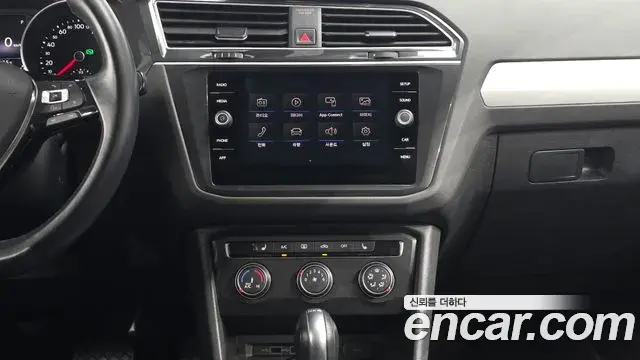 Volkswagen Tiguan 2018 — Şəkil 20/20
