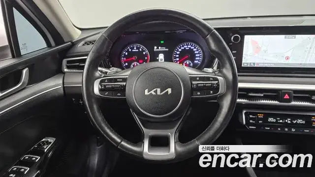 Kia K5 2021 — Photo 2/30