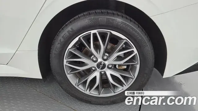 Kia K5 2021 — Photo 8/30