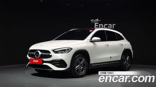 Mercedes-Benz GLA-Class 2023 — Фото 1/20