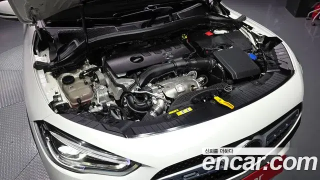 Mercedes-Benz GLA-Class 2023 — Фото 6/20