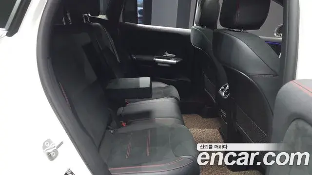 Mercedes-Benz GLA-Class 2023 — Фото 12/20