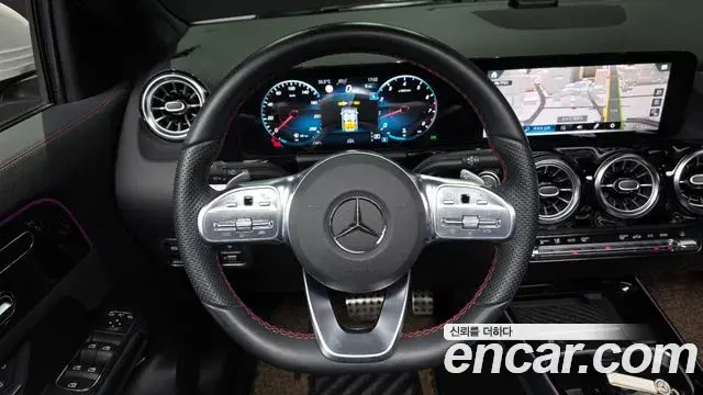 Mercedes-Benz GLA-Class 2023 — Фото 13/20