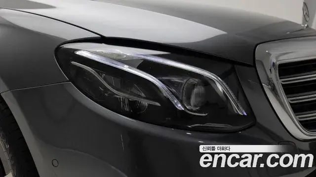 Mercedes-Benz E-Class 2020 — Фото 12/20