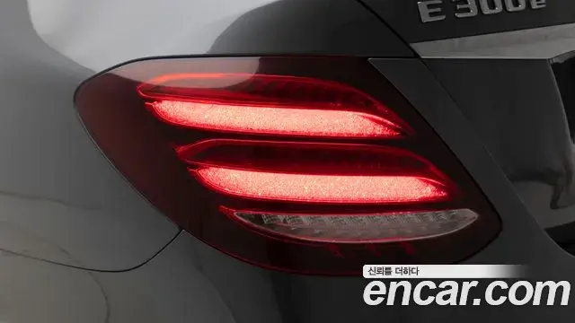 Mercedes-Benz E-Class 2020 — Фото 13/20