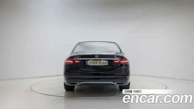 Mercedes-Benz E-Class 2022 — Фото 9/20