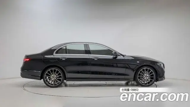 Mercedes-Benz E-Class 2022 — Фото 7/20