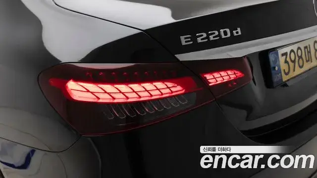 Mercedes-Benz E-Class 2022 — Фото 12/20