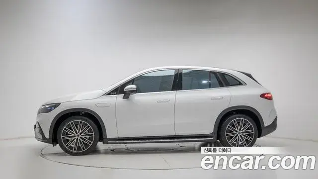Mercedes-Benz EQE SUV 2024 — Photo 19/20