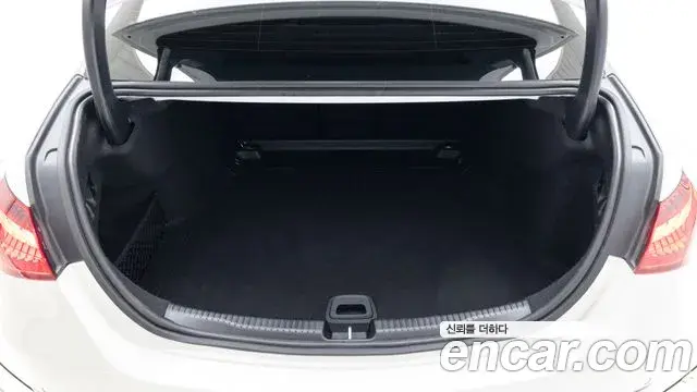 Mercedes-Benz C-Class 2026 — Фото 8/20