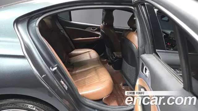 Genesis G70 2019 — Photo 13/32