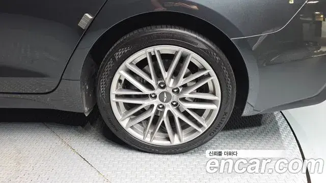 Genesis G70 2019 — Photo 27/32