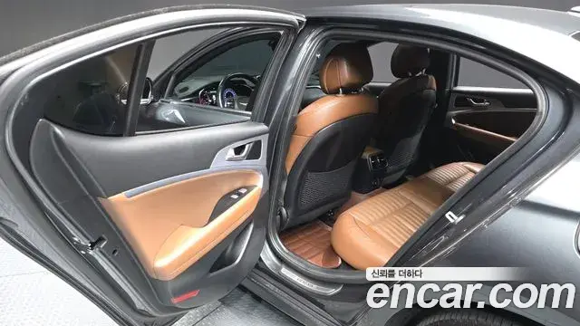 Genesis G70 2019 — Photo 20/32