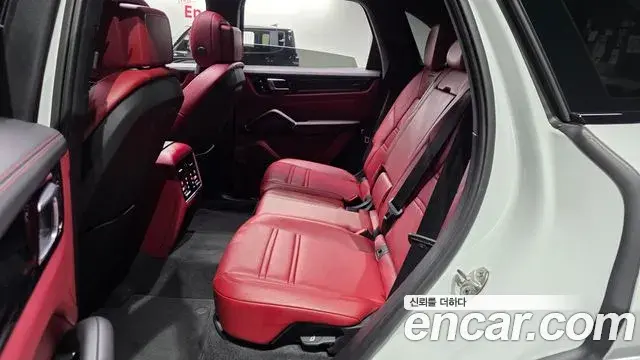 Porsche Cayenne 2023 — Фото 11/20