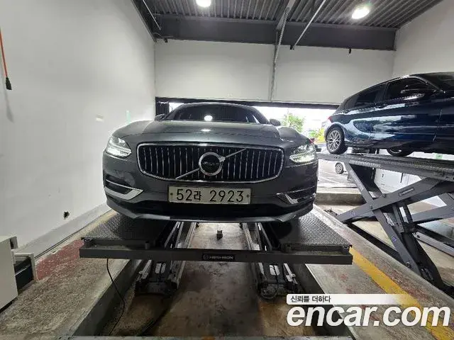 Volvo S90 2018 — Photo 3/3