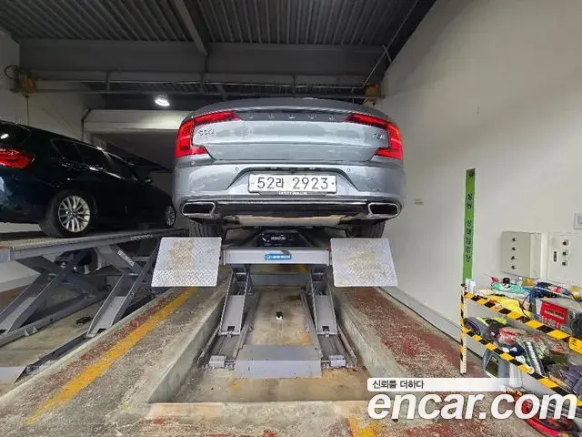 Volvo S90 2018 — Photo 2/3