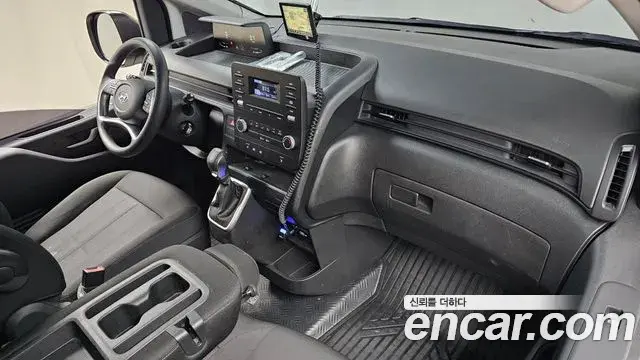 Hyundai Staria 2022 — Şəkil 27/32