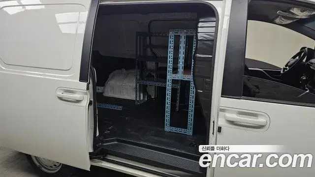 Hyundai Staria 2022 — Şəkil 26/32