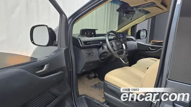 Hyundai Staria 2024 — Photo 28/30