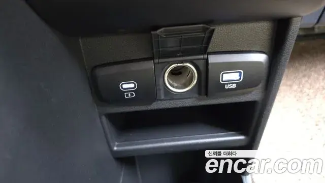 Hyundai Staria 2024 — Photo 14/30