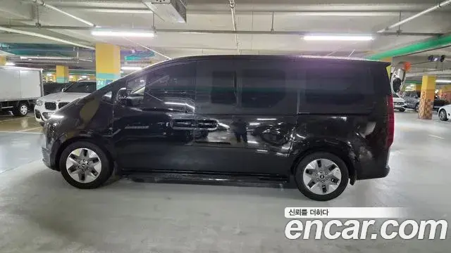 Hyundai Staria 2023 — Фото 1/20