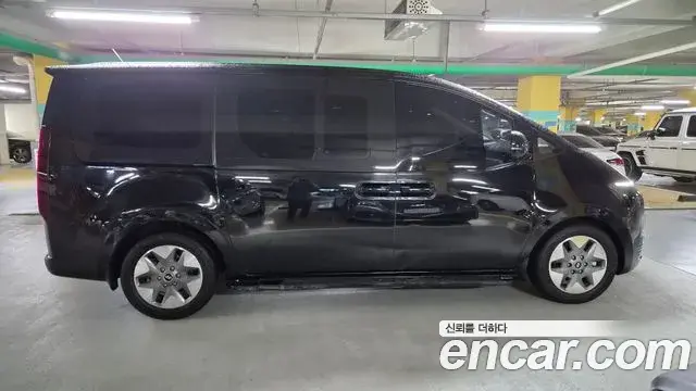 Hyundai Staria 2023 — Фото 2/20