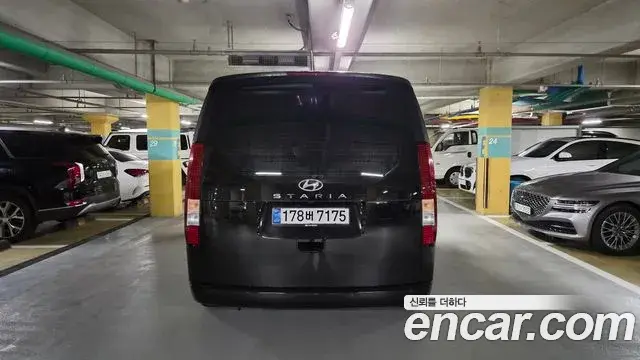 Hyundai Staria 2023 — Фото 3/20