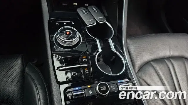 Kia K5 2023 — ფოტო 25/32