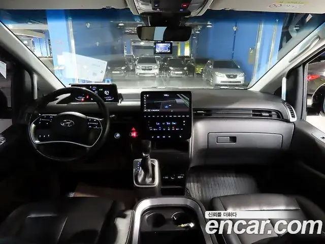 Hyundai Staria 2023 — ფოტო 13/20