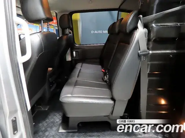 Hyundai Staria 2023 — ფოტო 15/20