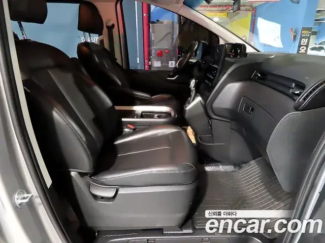 Hyundai Staria 2023 — ფოტო 16/20