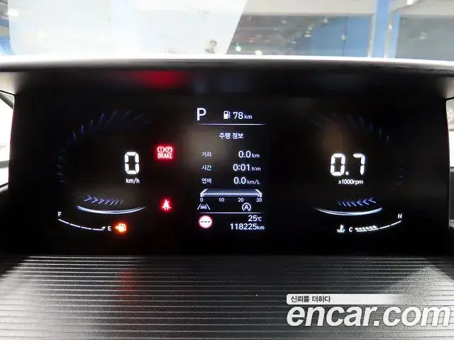 Hyundai Staria 2023 — ფოტო 11/20