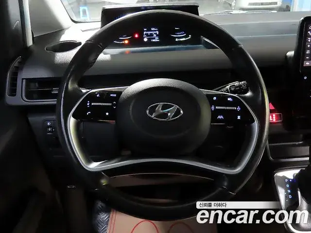 Hyundai Staria 2023 — ფოტო 17/20