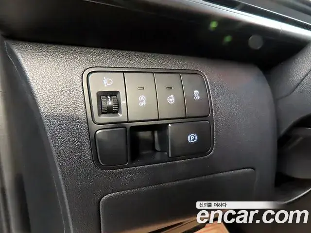Hyundai Staria 2023 — ფოტო 2/20