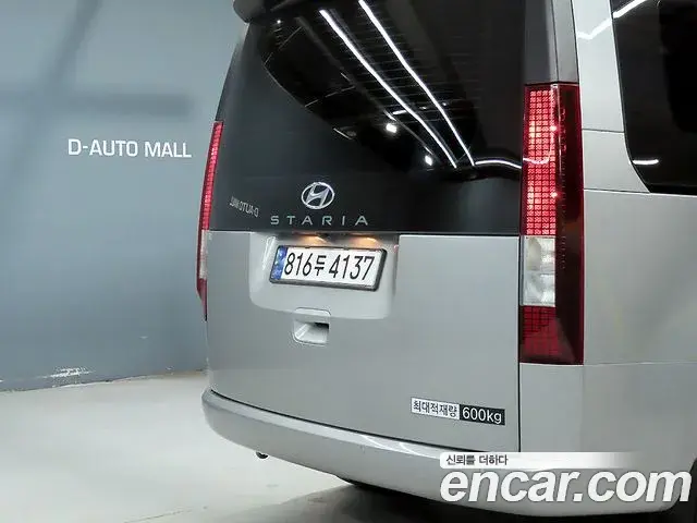 Hyundai Staria 2023 — ფოტო 9/20
