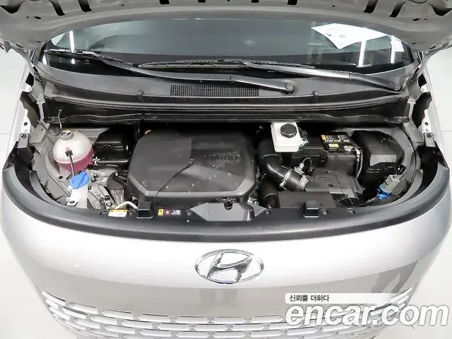 Hyundai Staria 2023 — ფოტო 6/20