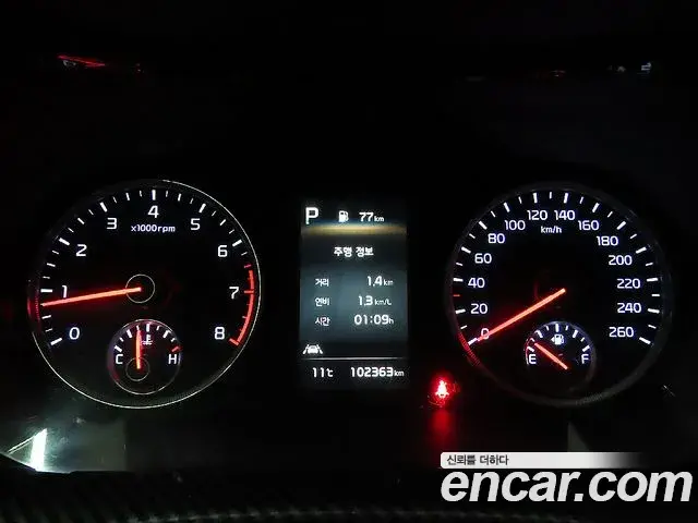 Kia K5 2020 — ფოტო 14/20