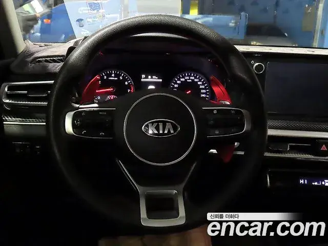 Kia K5 2020 — ფოტო 17/20