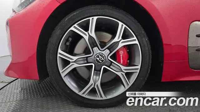 Kia Stinger 2018 — Фото 5/20