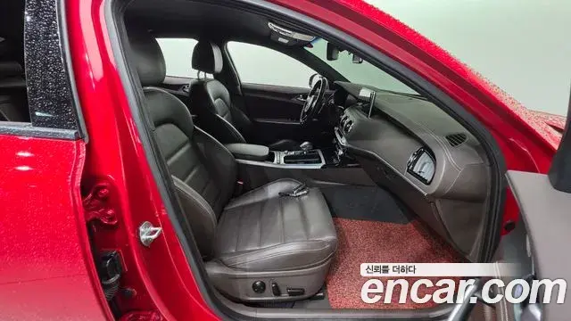 Kia Stinger 2018 — Photo 17/34
