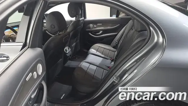 Mercedes-Benz E-Class 2019 — Фото 11/20