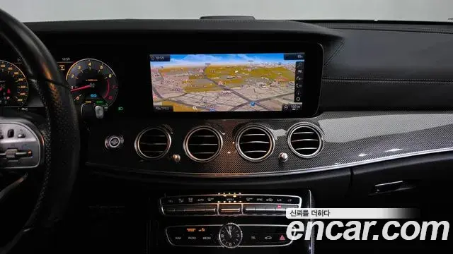 Mercedes-Benz E-Class 2019 — Фото 12/20