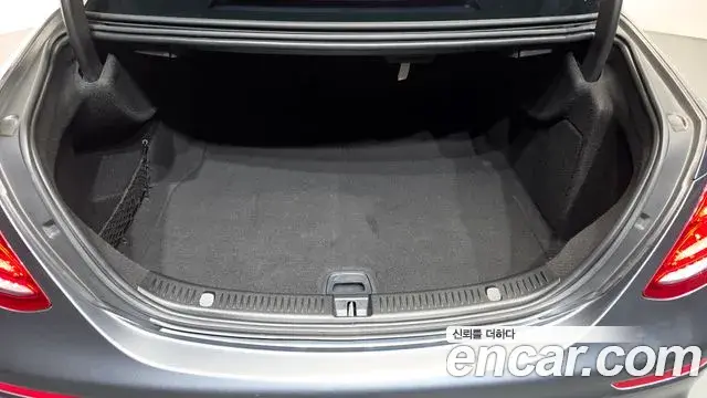 Mercedes-Benz E-Class 2019 — Фото 17/20