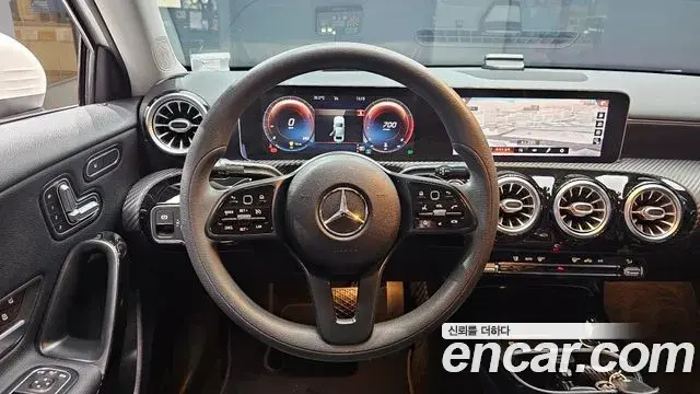 Mercedes-Benz A-Class 2020 — Фото 13/20